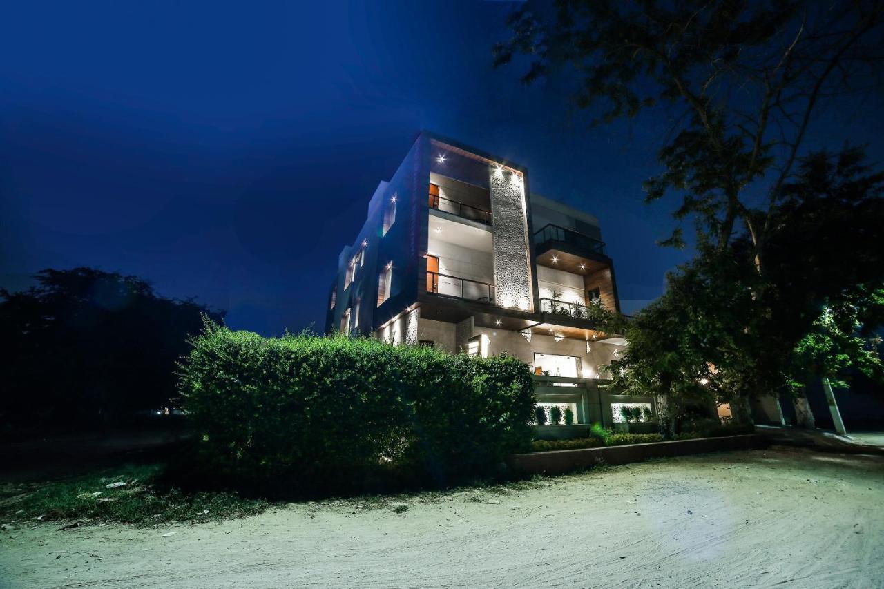 Collection O Motif South City 1 Near Appu Ghar Gurgaon Exterior photo
